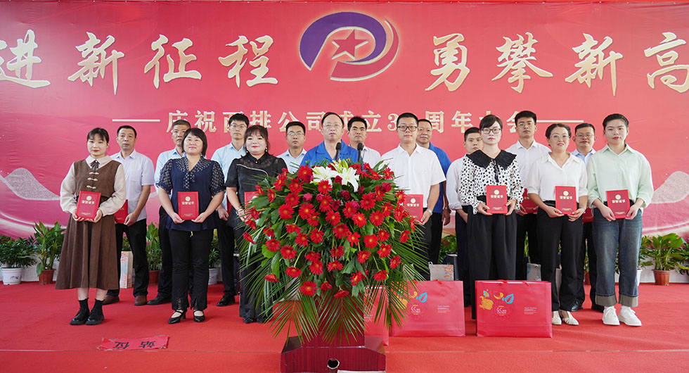 1695698189648573.jpg 合影.JPG